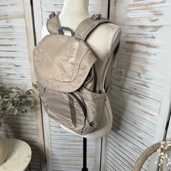 PACSAFE SLINGSAFE SERIES Travel Daypack Backpack Tan Anti Theft Luggage - Picture 4 of 15